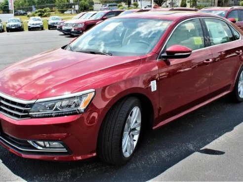 2018 Volkswagen Passat 2.0T SE w/Technology Fortana Red Metallic, Lawrence, MA