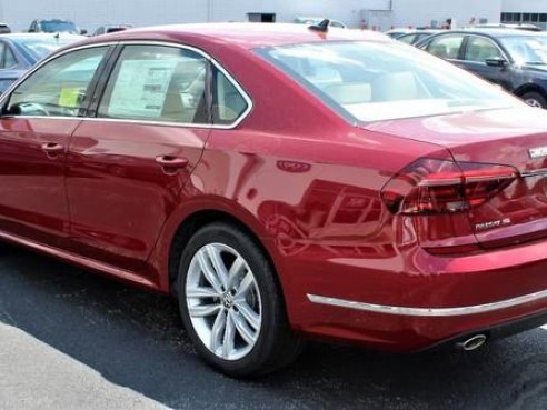 2018 Volkswagen Passat 2.0T SE w/Technology Fortana Red Metallic, Lawrence, MA