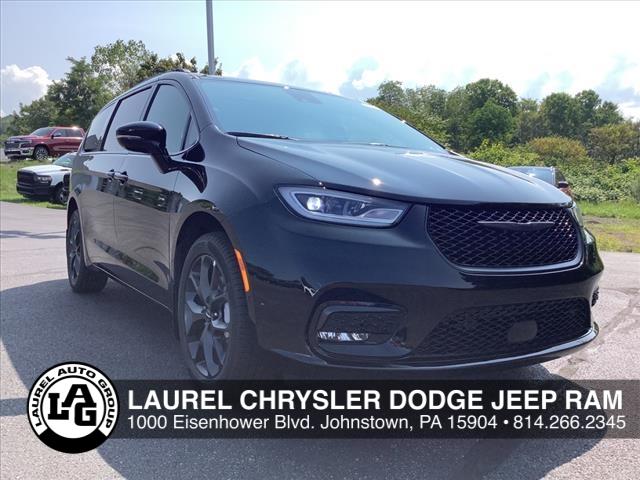 2024 Chrysler Pacifica Touring L , Johnstown, PA